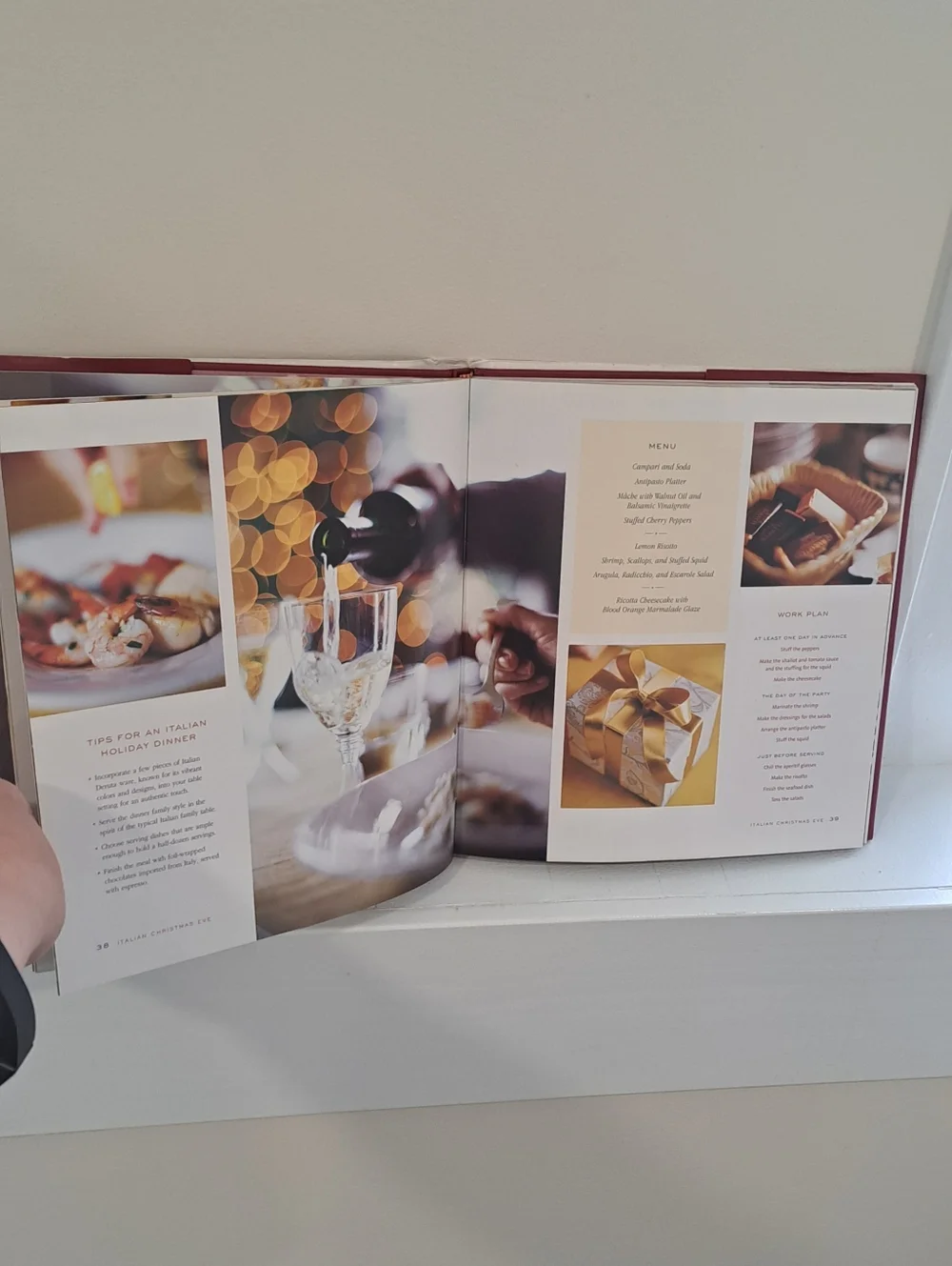 2005 Williams Sonoma Christmas Entertaining Cookbook Holiday Party Recipes.